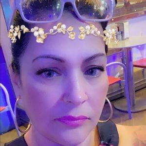 Meet your Posher, Iris